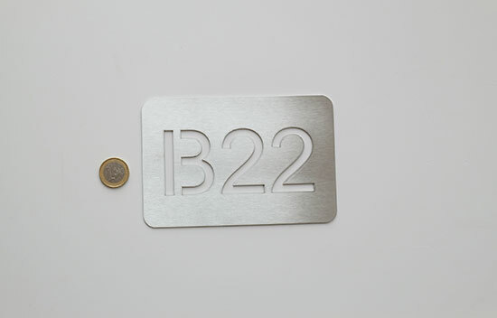 Edelstahlschild Text Durchgelaser