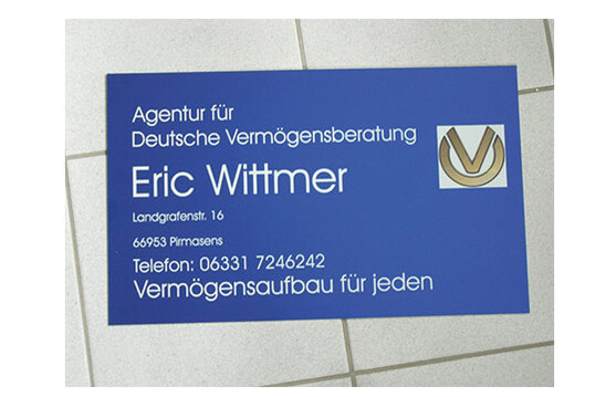 Firmenschild aus Alu Schibond® weiss