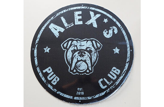 Rundes Firmenschild mit Eloxaldruck auf Alu