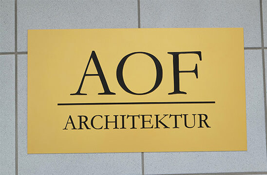 Firmenschild Alu gold mit Gravur