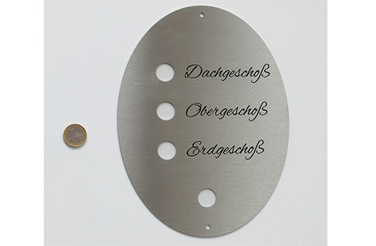 Edelstahl Klingelschild oval ausgelasert