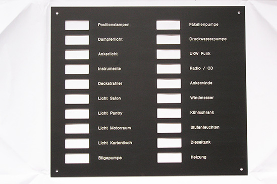 Frontplatte Alu schwarz matt mit Gravur