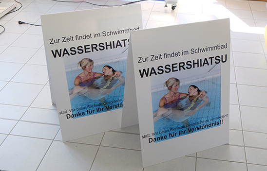 Aufsteller aus Kunststoff weiss